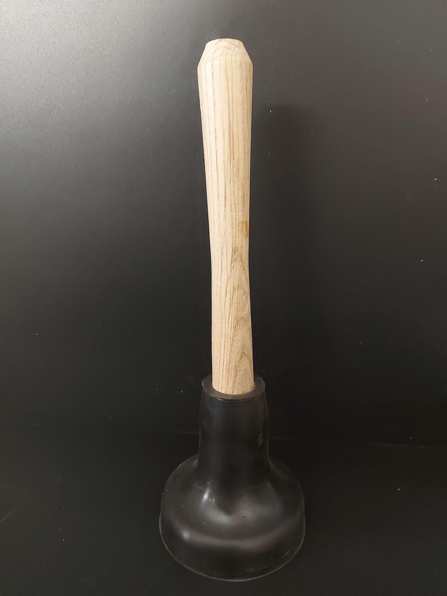 Zvon gumový na čištění odpadů s dřevěnou násadou - Obrázek 2