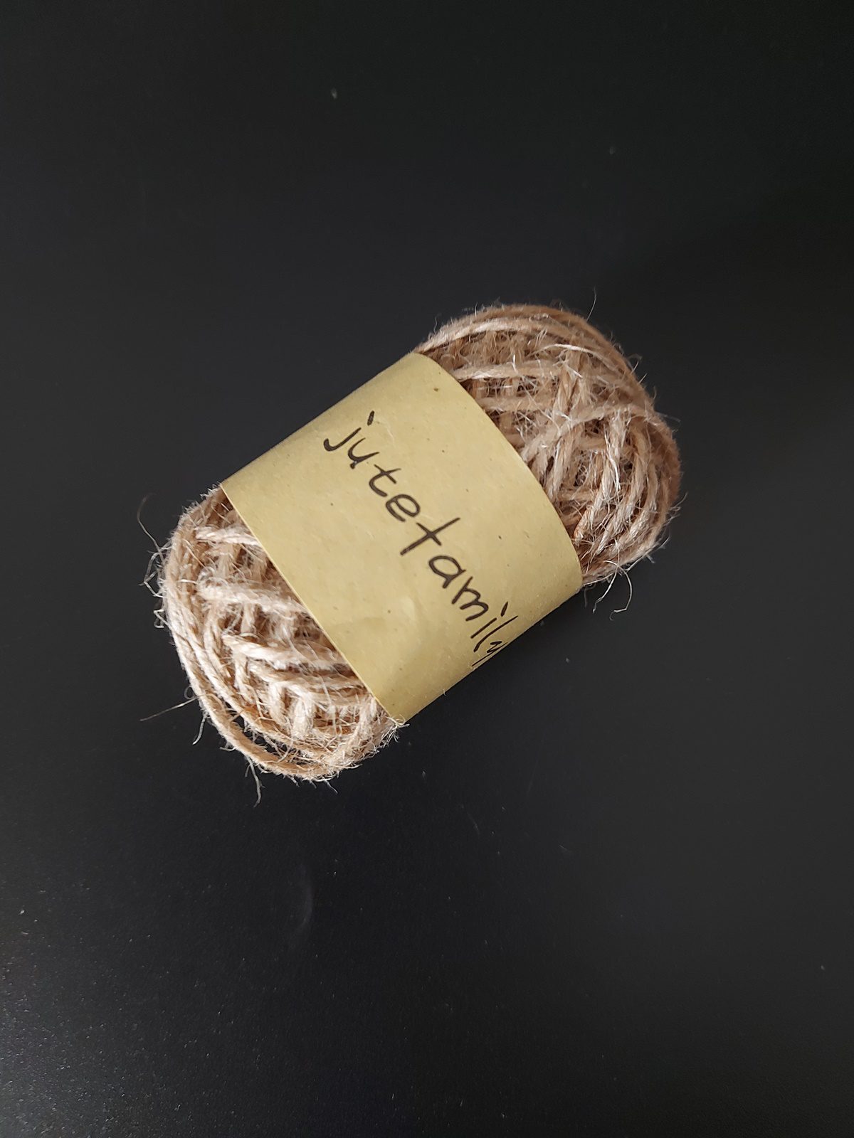 Jutový provázek režný přírodní oválný 9g