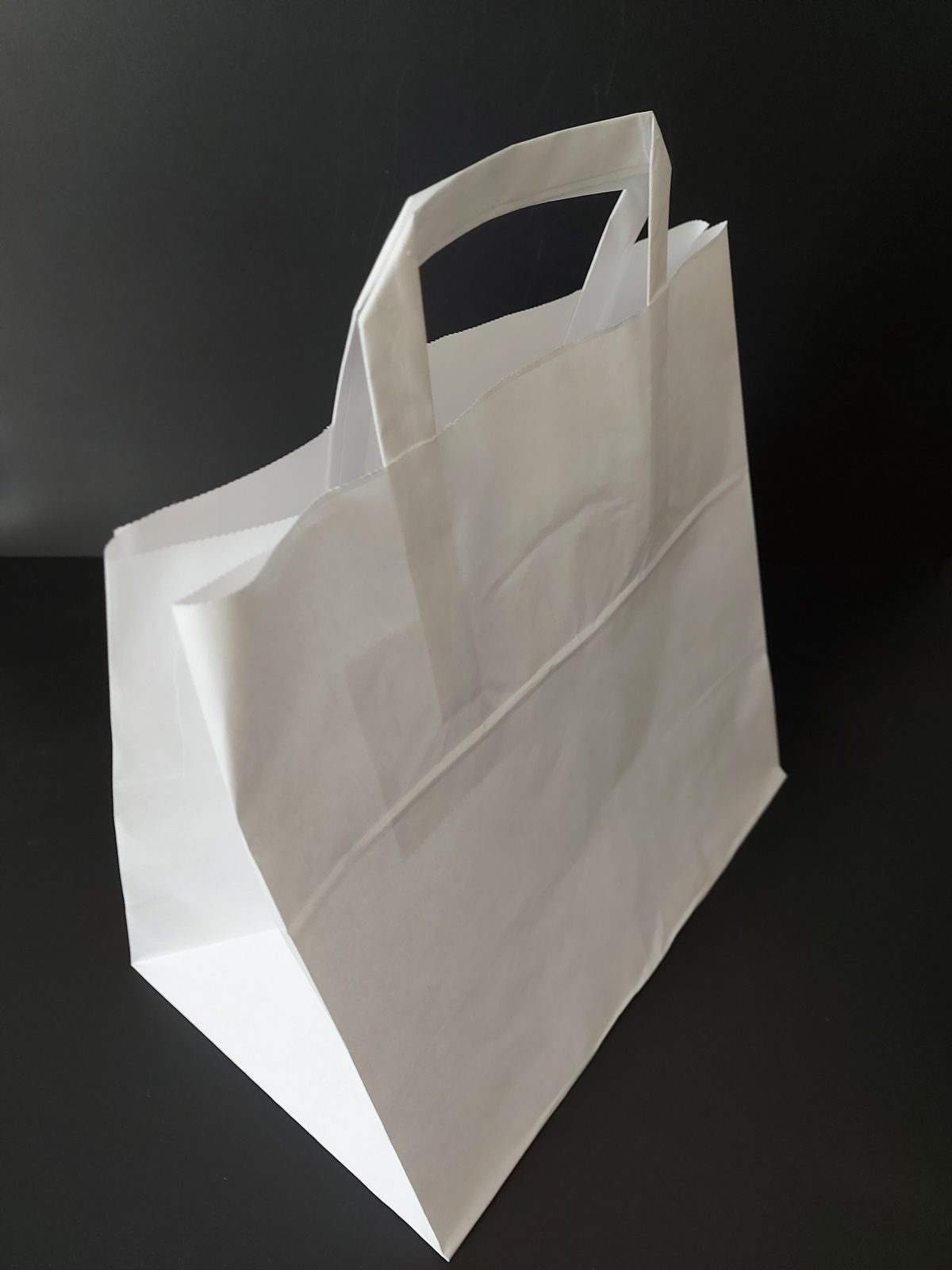 Taška papírová bílá s plochým uchem 260+170x250 mm