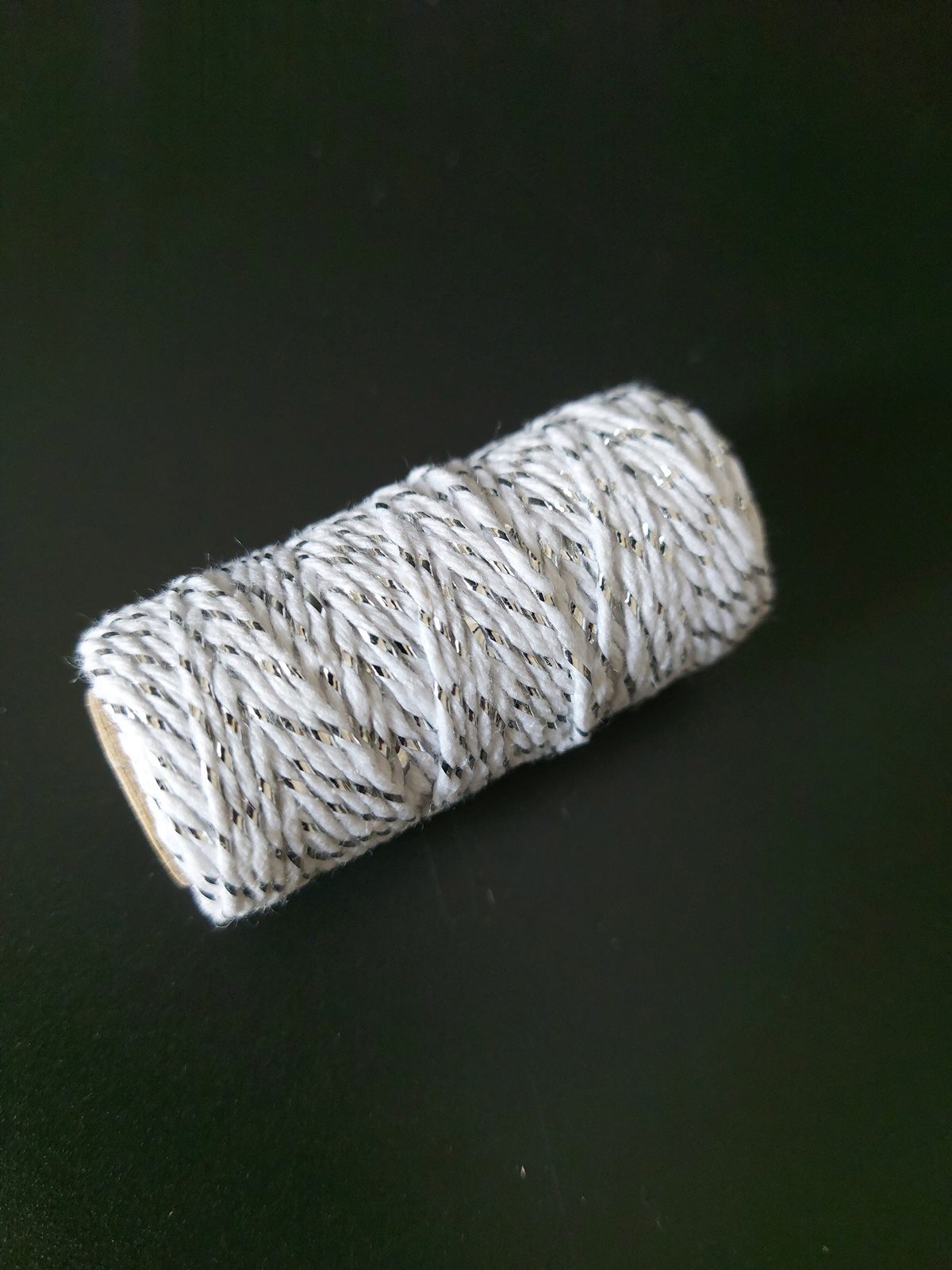 Provázek bavlněný s lurexem bílá-stříbrná, průměr 1,5 mm