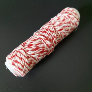 Provázek lněný červeno-bílý 2 mm